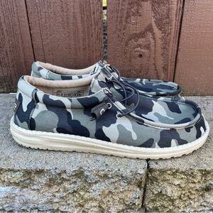 Hey Dude Wally Camo Shoes Men’s Size 9 Slip On Canvas